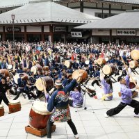 大迫力！３５団体６００人打ち鳴らし　成田太鼓祭開幕　集まった観客圧倒