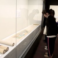 時代超えた人気、資料で　源氏物語写本　注釈書も　松戸・聖徳大　王朝文学に焦点　５２点展示