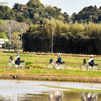 ドローンで下校見守り　犯罪被害抑止や教職員負担減に　自転車通学多い東庄の中学で実証実験　