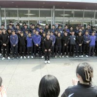 中央学院ナイン学校凱旋　甲子園４強、応援に感謝　中村主将「夏はさらに高みへ」