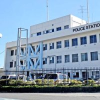 コンビニ駐車場に大音量の車…　無免許で酒酔い運転容疑、２６歳の男逮捕　成田署