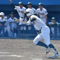 千葉英和─専大松戸　２回裏専大松戸２死二塁、中山が左前適時打を放ち３―０とする＝３日、千葉市の県総合スポーツセンター野球場