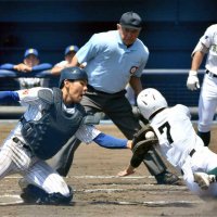 ３回表専大松戸２死二塁、中山の右前打で二走土田（７）が本塁を狙うが好送球でタッチアウト。捕手飯山