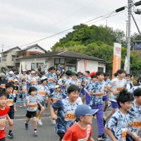 発酵文化触れて快走　神崎でマラソン大会、全国から２千人　甘酒振る舞い、藍染め体験も　【各部門の優勝者名掲載】