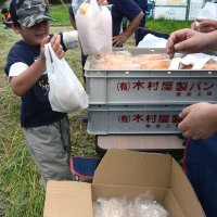 麦刈り終了後には、東金市産小麦を使ったパンや麺が配布された