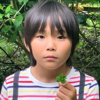 「スーパーレアだ！」八ツ葉のクローバー、小５が発見　幸せも２倍？数億分の１の確率とも　いすみ
