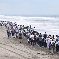５年ぶり波打ち際踏破　白子－九十九里往復２８キロ　伝統大会５５回で参加１万人