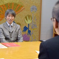 「関東にかな書の花を」　日本芸術院賞受賞　船橋市出身の書家　高木さん、市役所訪問