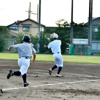 より実戦に近い形式で守備練習をする選手たち