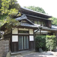 昭和前期に建築された「榎本家住宅主屋」＝１７日、我孫子市