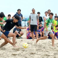 ビーチサッカー、３２８人白熱プレー　御宿で大会