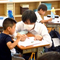 夏休み！長生高生とお勉強　村立３小中学校でサポート