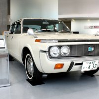 店舗２階に展示予定の４代目クラウン