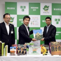 「インドに興味を」大使館が書籍寄贈　習志野市へ２６冊