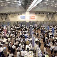 受験生ら熱心に進路相談　千葉・幕張メッセで進学フェア　６３００人来場　公私立高など１５０校出展