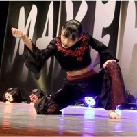 ダンスを披露する田久保さん（別の大会、家族提供）