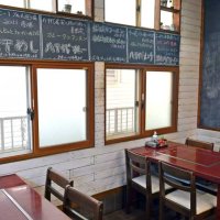 「味工房　くいくい亭」の店内。“八千代愛”あふれるメニューが盛りだくさん