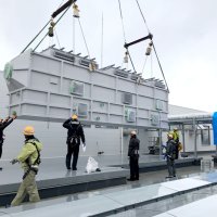 脱臭装置の設置作業現場