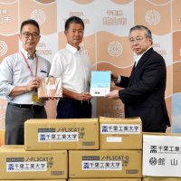 館山の子どもに鉛筆などを寄贈　千葉工大