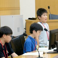 千葉地裁を身近に感じて　小学生が模擬体験　結論を出す難しさ実感