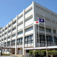 「市役所に怒りを…」　車２台の窓壊した疑い、無職の男再逮捕　八千代市役所の駐車場