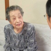 １００歳宅で市長お祝い　市川　敬老の日「元気でいて」