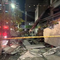 現場の様子＝２０日午後７時４５分ごろ、千葉市中央区