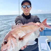 鹿島沖で釣り上げたマダイ（写真は「幸栄丸」提供）