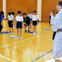 歌舞伎って面白い　市川門之助さん直伝　勝浦２小学校で体験教室