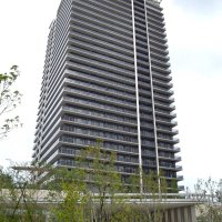 三井不動産レジデンシャルが開発したシニア向け高層マンション「パークウェルステイト幕張ベイパーク」