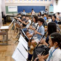 松戸市の吹奏楽応援団　遊休楽器を児童に寄付　「音楽の街」下支え　８年間で３５０台超