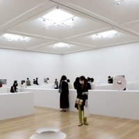 「西川勝人　静寂の響き」の展示風景。２０３展示室の様子。ⒸＫａｔｓｕｈｉｔｏ　Ｎｉｓｈｉｋａｗａ　２０２４
