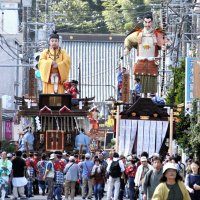 佐原の大祭秋祭り開幕　小江戸の町並みを巡行　秋晴れの下、山車１４台　１３日まで