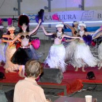 情熱ダンスや炎ショー　勝浦、海辺で市民交流