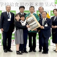 給食用に新米４５０キロ贈呈　君津、農業体験の児童ら