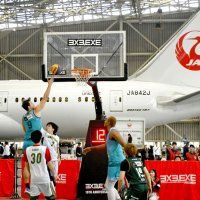 迫力プレー航空機背景に　印西・大野選手らが魅了　３人制バスケ、成田空港で