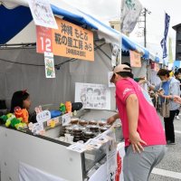 全国各地の発酵食品がずらりと並ぶ会場