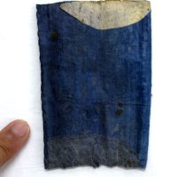 風船爆弾の気球部分とされる断片。紫がかっている