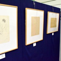 モデルの特徴を捉えて短時間に描いた下川さんの速写作品＝睦沢町立歴史民俗資料館