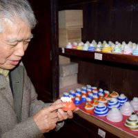 芝原人形の「巳」に笑顔　新年に手作りのぬくもり　長南　【師走スケッチ２０２４】