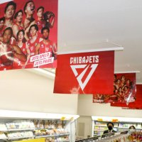 店内にはジェッツのフラッグも掲示されている