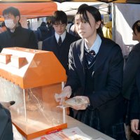 大原・一宮商・大多喜高考案グルメ　タコ唐サンド大盛況　港の朝市で４０分完売　いすみ