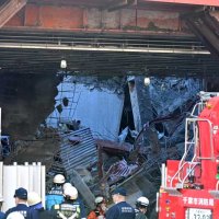 【詳報】解体現場で崩落、作業中２人死亡　床抜け、がれきの下敷きに　１人軽傷　旧千葉市文化交流プラザ
