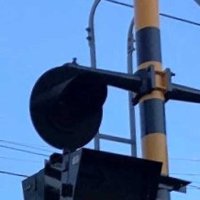 遮断機にぶつかり踏切故障　酒気帯び運転の疑いで男逮捕　ＪＲ久留里線、運転見合わせで３００人に影響