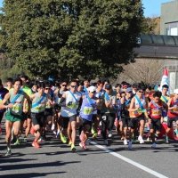 ８９チームが長柄を疾走　町一周駅伝大会