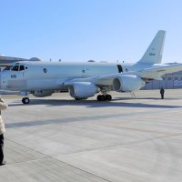 記者が体験搭乗したＰ－１「５号機」。昨年４月に下総航空基地に配備された１機目の機体だ