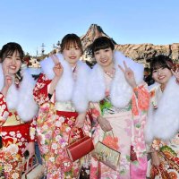 ミッキーら門出祝う　東京ディズニーシーで浦安「二十歳の集い」　【写真複数あり】
