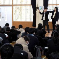 津波想定し高台へ避難　富津　天羽高生と児童、住民が訓練