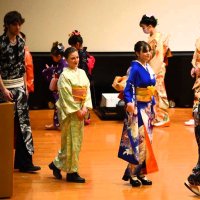 留学生が和装ショー　眠っていた着物再利用　東金・城西国際大