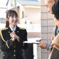 ＡＫＢ４８長友彩海さん、詐欺警戒訴え　「『絶対にだまされない人はいない』という気持ちで」　四街道、市民宅を個別訪問　電話de詐欺